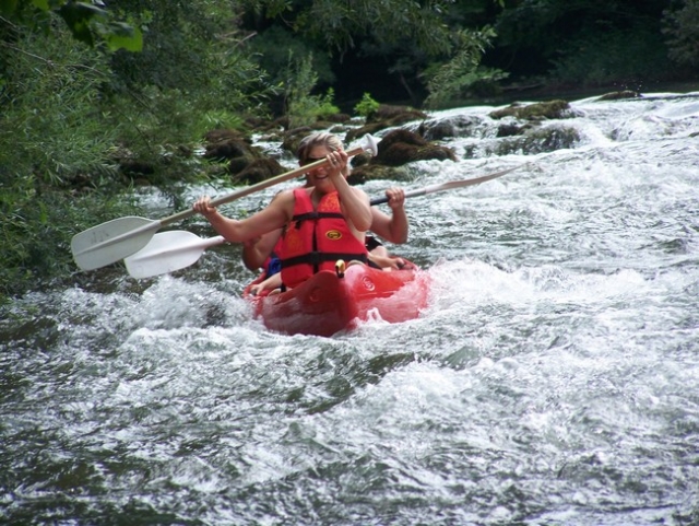 Diviértele haciendo piragüismo y kayak 